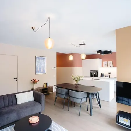 아파트 Luxury With 2 Patios By