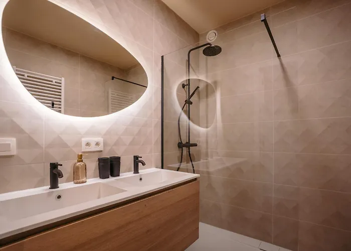 Luxury With 2 Patios By