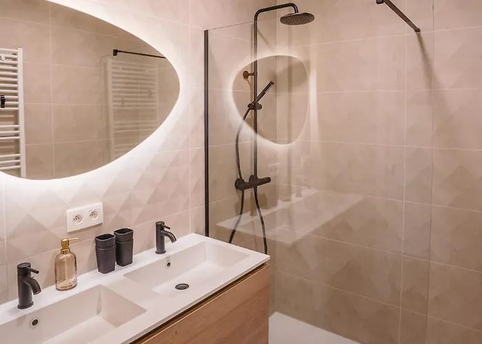 Luxury With 2 Patios By *