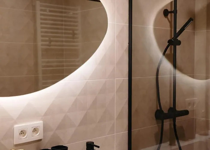 Luxury With 2 Patios By *